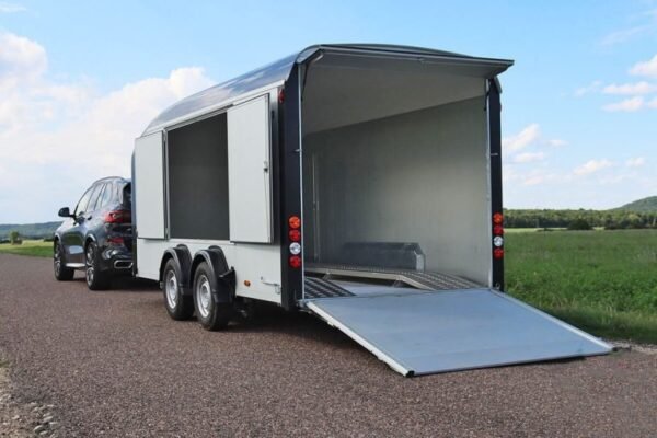 CUNI ONNE ROCKET XL enclosed aluminum & fiberglass trailer