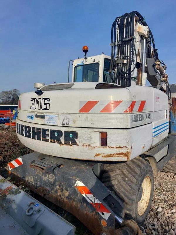 Liebherr A316 Wheeled Excavator – 2004 (with 4 Buckets)