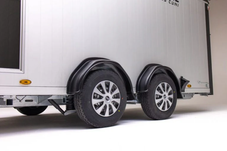 CUNI ONNE ROCKET XL enclosed aluminum & fiberglass trailer - Image 10