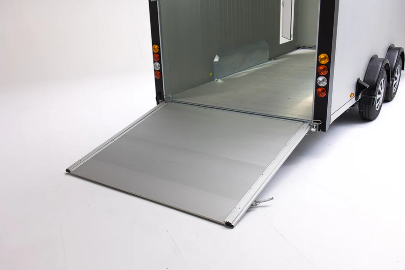 CUNI ONNE ROCKET XL enclosed aluminum & fiberglass trailer - Image 4