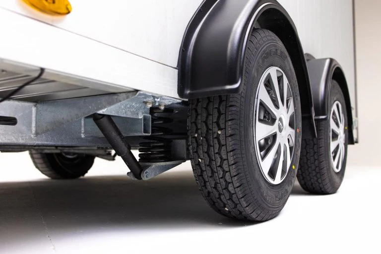 CUNI ONNE ROCKET XL enclosed aluminum & fiberglass trailer - Image 8