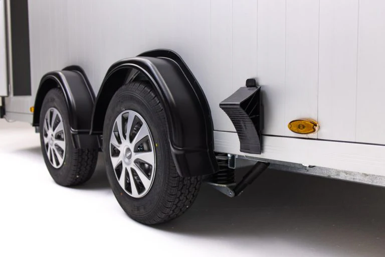 CUNI ONNE ROCKET XL enclosed aluminum & fiberglass trailer - Image 9